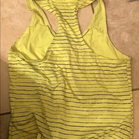 Nike dri fit tank - Picture 2 of 2